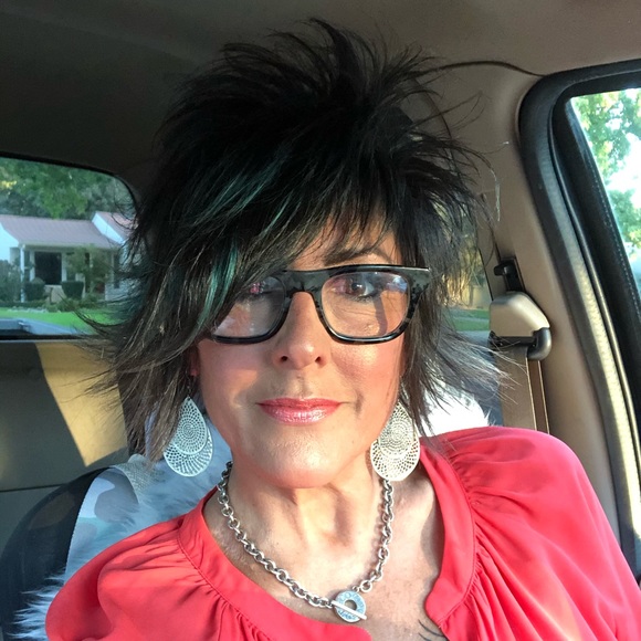 Meet your Posher, Sabrina - Picture 1 of 1